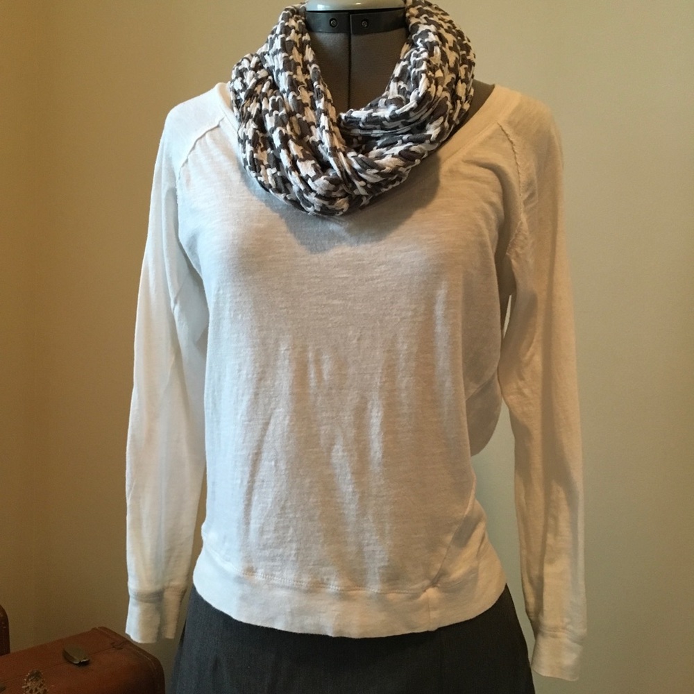 Willi Smith Vee Neck Pullover